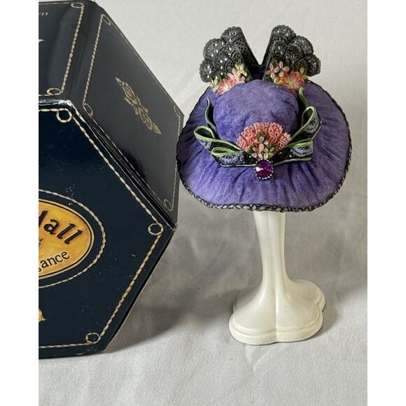 Willow Hall Vintage Purple Passion Hat and stand Circa 1881, 85-02 - Picture 2 of 16